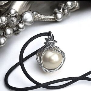 5 For $25💫Floating Buff Pearl Pendant
